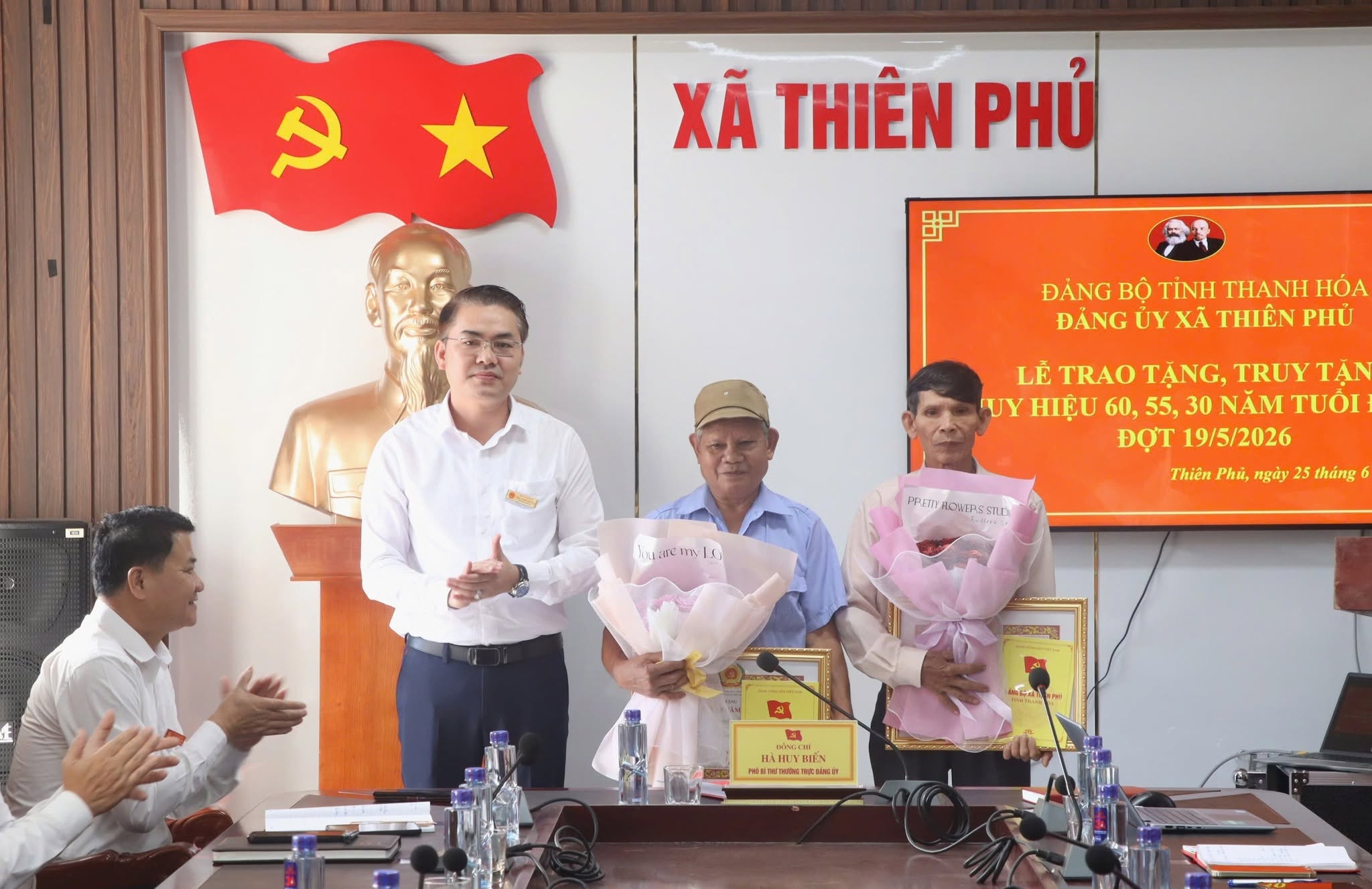 Anh-tin-bai